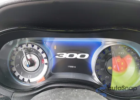 2019 Chrysler 300 300S z USA, uszkodzony, nr VIN 2C3CCABG5KH639837